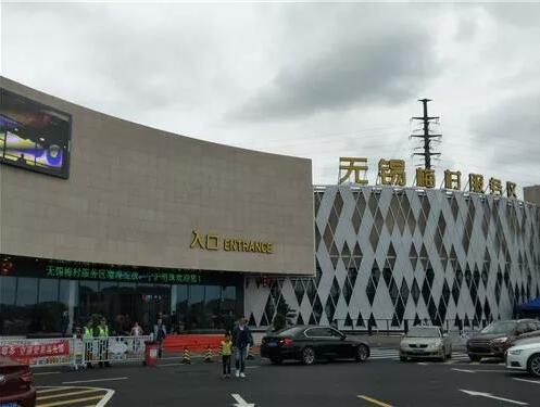 江阴大桥汇入沪宁高速的桥头堡,ve唯壹商业设计认为背后支撑梅村服务